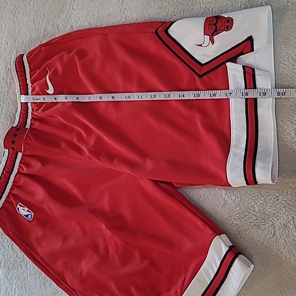 Nike Chicago Bulls NBA Dri Fit Basketball Shorts Kids Youth L Red Logo Active - Picture 5 of 13